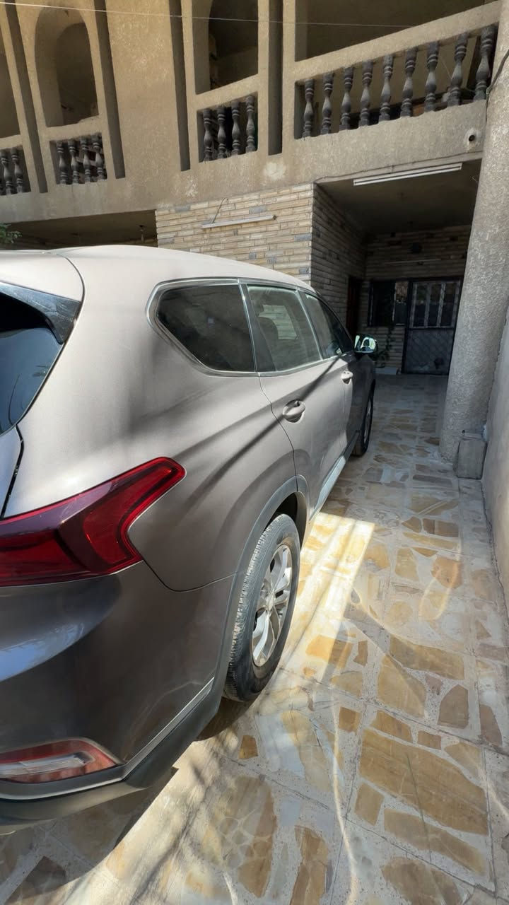 سنتافي 2019  SEL
سنتافي 2019 لون رصاصي بني 

محرك GDI 2400  ماشية 75000 وارد امريكي 

مدخل USB/AUX ، مقعد السايق كهرباء ، مرايات كهرباء ،حساسات لتغيير مسارات ،وحساس خلفي ، كرسي تدفئة، قطعتين تبريد ، مثبت سرعة وتحديد مسار 

ليد خارجي ليلي سيارة مبيها بس شخطتين ع باب جهة السايق

Carplay , auto android , اوتو هولد ، نقطة عمياء و حساس ضغط الاطار ،مثبت سرعة 

سعر 18,000 وبيه مجال
تواصل على الرقم ***********
