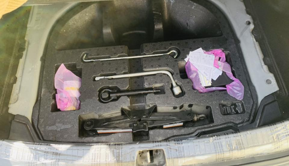 السلام عليكم 
اقرة زين كلبي للأخير قبل لتتصل النظيف والي مدارة فلوسة بي كلشي شارحلك

كورلا هايبردموديل 2025 وارد أمريكي الأصلي موصيني -لون إسمنتي غامق المرغوب

 ضررها:بيها قطعة وحدة فقط قبق الجنطة تبديل والجاملغ اليسار شوية بي تعديل ع البارد موضح بالصور وحوض الصندوق بي شوية تعديل قدر شبر حتى الدعامية الخلفية المتضررة نفسها البلادية مامبدلة والباقي كفالة عامة من كلشي يعني ضربتها خلفية مو امامية ولاجوانب -اسبيرها ومعداتها منازلة من السيارة ع وضعهن -مال موظف من البيت للدوام مداريها فول-بانزين ماخليلها غير محسن دهن مبدللها مرتين بس والله 
ماشية 18000كيلو يعني بعدها زيرو

المواصفات:(le محسن يعني تجي بصمةوويل كب -محرك 4 سلندر 1800 المرغوب -رادارات -بريك ذاتي -مانع انزلاق- تحكمات ستيرن فول قيادة-تحديد مسار-تثبيت سرعة 
قيادة نظام : 𝐄𝐜𝐨
نظام :  𝐍𝐨𝐫𝐦𝐚𝐥 
نظام : 𝐒𝐩𝐨𝐫𝐭 
شحن لاسلكي -منافذ شحن خلفية اثنين- بصمة أبواب -كشن ودشبول لونين -لايت لد زنون -سايد بريك دكمة +اوتو هولد بريك ذاتي عند التوقف -شاشة كبيرة -تنبيه عبور خلفي -كامرة خلفية -جنطة لمس-حساسات -جحميع الايرباكات سليمة -شرط بدون دواخل-صفر غرامات -سنوية 2031-هزةسنة)
 
مستوردها على ايدي باسمي ومسجلة باسمي رقمها بغداد والرقم حلو وكالة تحويل حاضر شوكت متحب  سيارة نظيفة لوك مال جناي  وين ميعجبك افحص 
سعرها 190 وبيها مجال حك الجية
للتواصل واتساب او اتصال ***********
