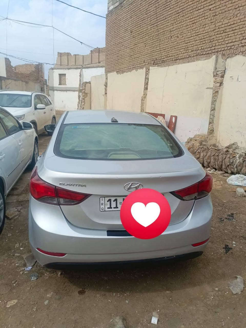 النترا
مديل 2016
محرك 200 دوش
ضربته امريكيه جاملغ خلفي اوباب  اوبالعراق جاملغ امامي جهة سائق والباقي ليبل واحد
فول مواصفات 1/1 
بصمه 
تحكم ستيرين 
اشاير مري 
بانوراما 
تدفئة وتبريد كشن  
شاشه 
كامره
حداديه وصدر جديده 
تكم تايرات سياره جاهزه لل اخير 
مكان سياره بابل القاسم 
السعر 113وقابل للتفاوض 
*********** اتصال +واتس فقط
مع تحياتي للجميع 🤍
