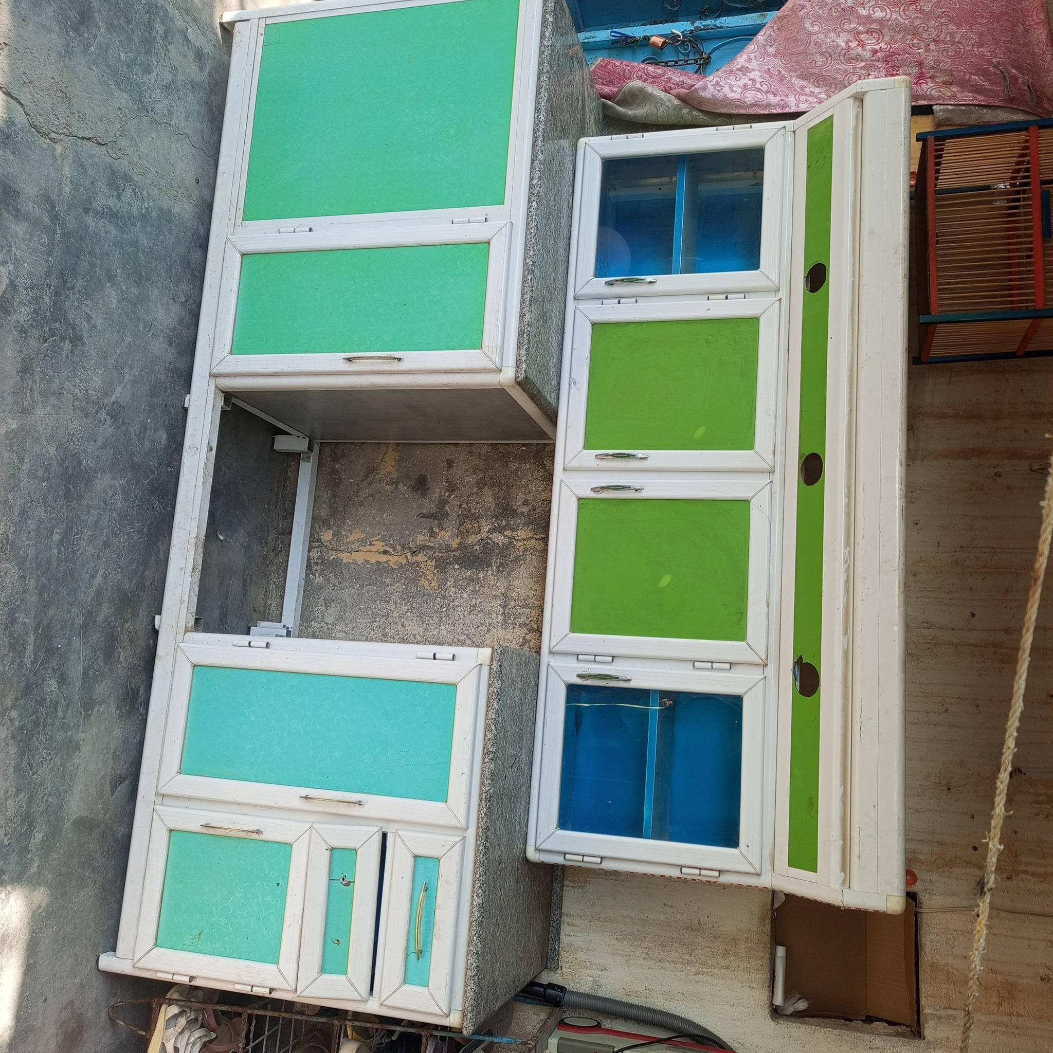 كاونتر قطعتين مرمر قطعه جوه مترين ونص بلنص مكان طباخ ابو اربع عيون وقطعه فوك تتعلك مترين نضيف من داخل ومن جوه السعر ( ٢٠٠ ) الف وبي مجال مكان بصره ( *********** ) ( *********** ) بدون سنك
