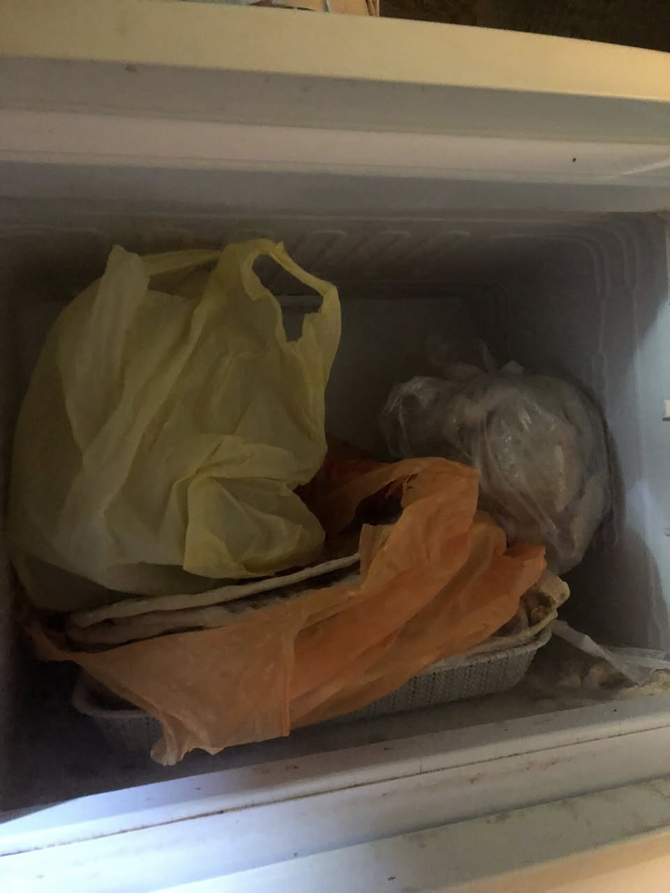 ثلاجه للبيع نضيفة بشكل جديدة ال شراي يتصل ***********
