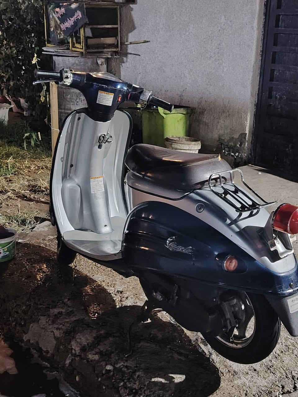 السلام علیکم دراجه للبيع ٦٠ عبد الحليم مصريه الدراجه سلف هندر فقط نقص باتري ولكهربائيات شغاله وشلعه ومعدل شرط الدراجه ما متعوبه السعر ٢٥٠ العنوان بغداد حي العامل الاتصال على الرقم ***********
