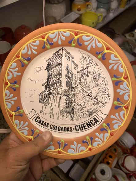 السلام عليكم 
تصفية شلعة مال بث تيكتوك العدد تقريياا ١٤٠٠ قطعه كله تحفيات كدامكم ١٥ كارتون بيض ترس والرفوف بيهن بلخلف 
بيهن تحفيات ومكات مجسم وشكردان مجسم وغراض بيهن خير وخبزه ابيه جوه سعرهن والقران الكريم رابو مصلحه يعرف اسعارهن  تجي للبيت تفحص وتشوف براحتك 
عنوان 
بغداد الامين شارع النواب  
سعر ٨٠٠ الف
***********
