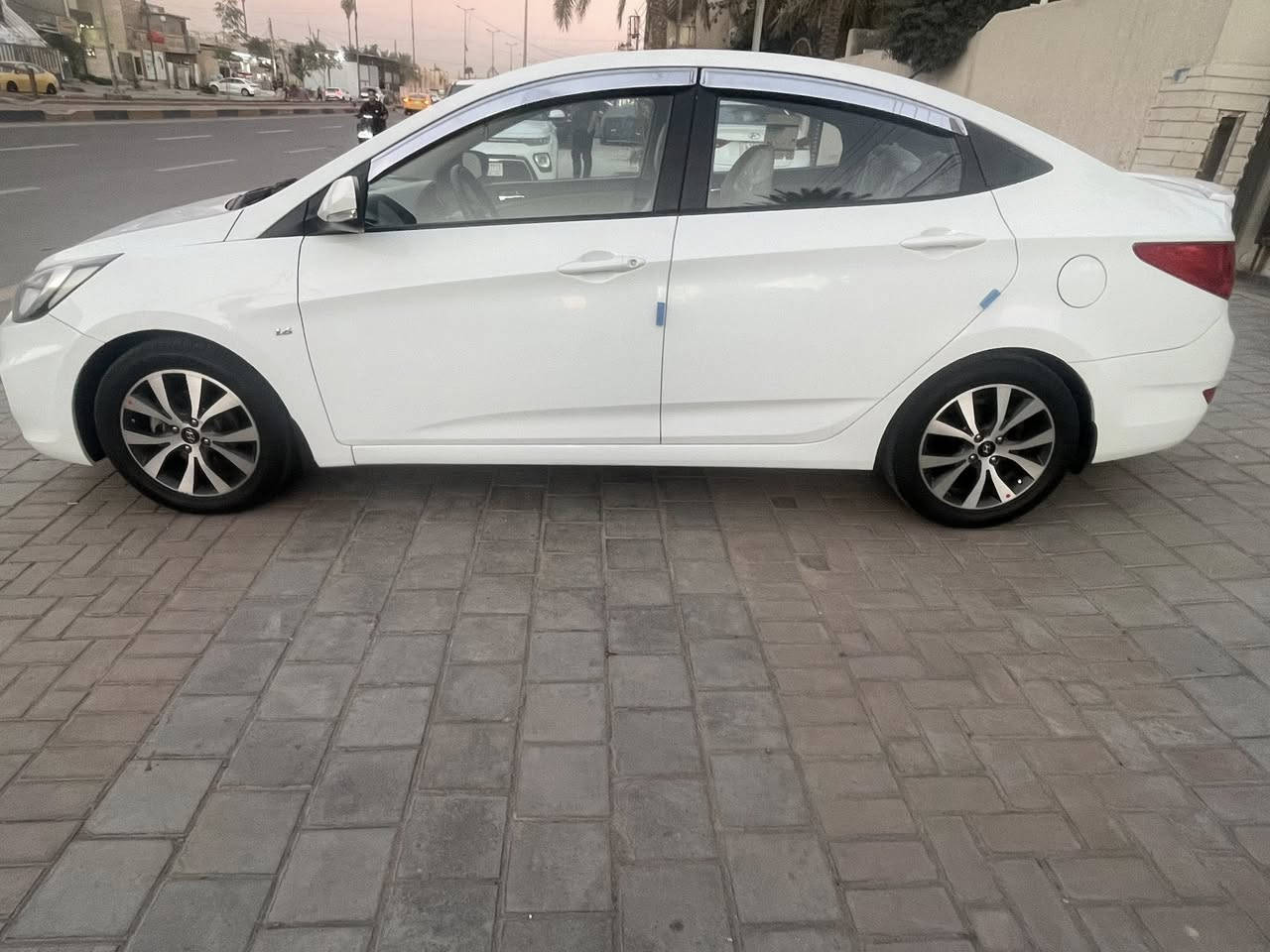 سلام عليكم اكسنت للبيع ٢٠١٤خليجي ١٦٠٠قطرتين سونار موجود بدون صبغ  سيارة نضيفه مال بيت ماشيه ١٦٣ تخم تاير جديد تبريد شغال سيارة مابيهه اي نقص سعر ١١٥ وبيه مجال بصيط 
رقمي ***********
مكاني بغداد البنوك
