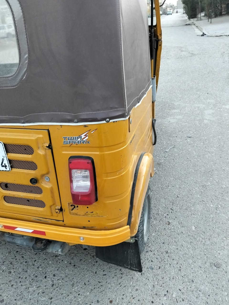 تكتك للبيع موديل 20 شهر 9 رقم وسنويه انكليزي 
بيها لغد مصبوغ تكتك محرك اخرس تراي مال زيرو 
كبل لشارع كامله عل اخير اكسل يخبل السعر 6500
المكان بغداد جسر ديالى القديم شارع 70 
***********
