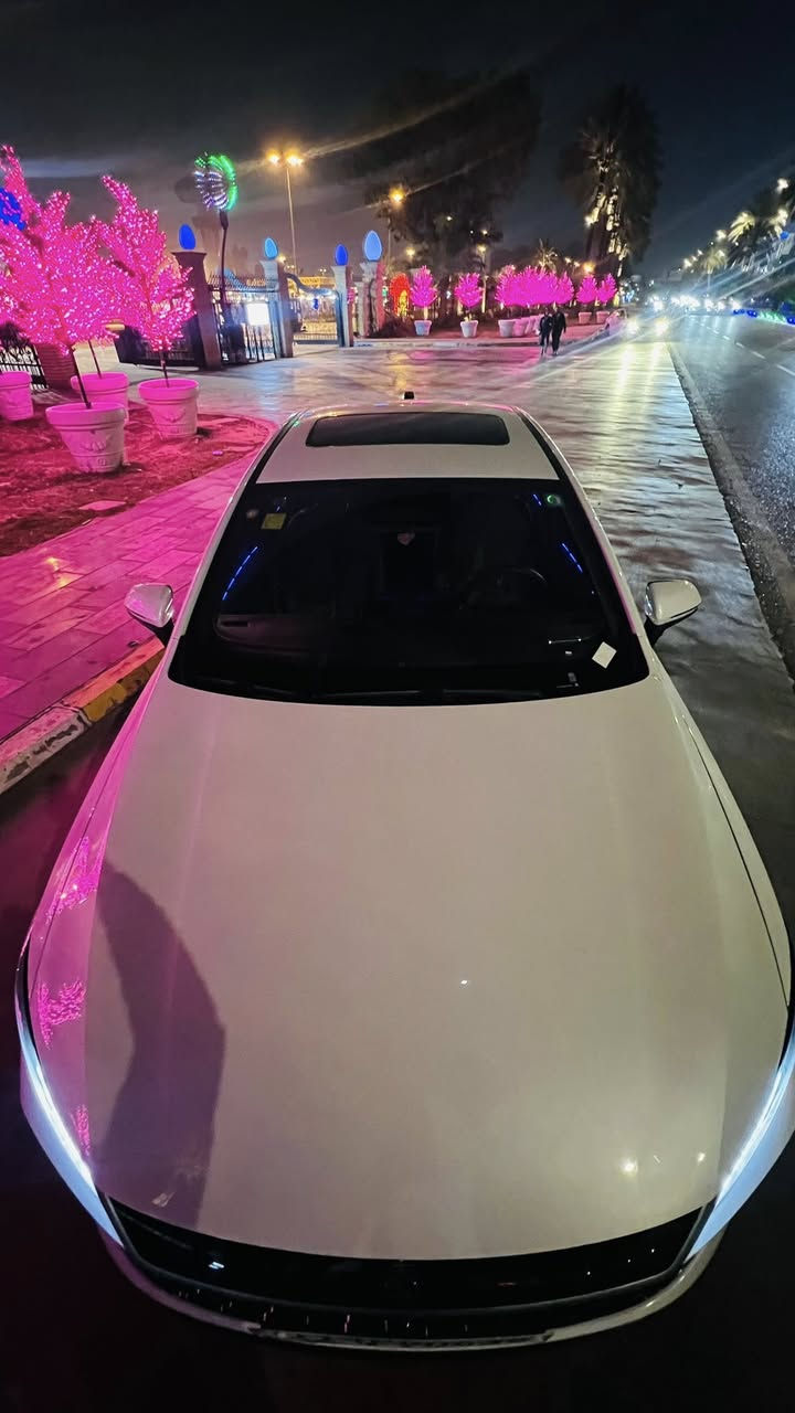 السلام عليكم ورحمة الله وبركاته
BYD qin plus full 
بي واي دي چن بلاص ((فول مواصفات))
اللي بس يمي تلكاها 
ام الفتحة 
كشن كهرباء
شاشة جبيرة
اوتو بارك
اوتو ستوب 
١٢ كاميرا
و١٤ حساس 
وباقي المواصفات معروفة

ماشية ١١ الف كيلو متر

الكن بلاص وللي يعرف بيهن ما تجي فول نهائيا غير مرة وحدة نزلت بالشمال وسعرها ١٥٥ عدا الرقم والدلالية هذا السعر بالشمال 
اللي ما يعرف بيهن لا يتفلسف رجاءا 

السعر واي استفسار  واتس 
***********
