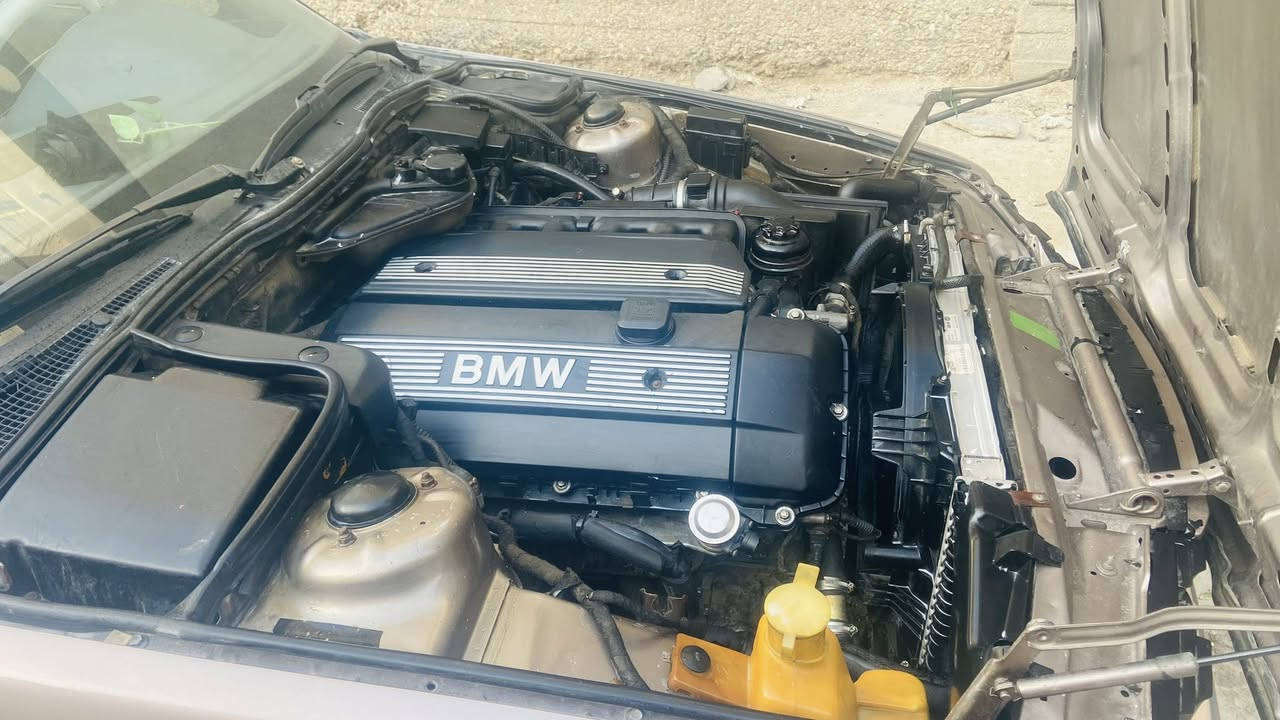 اعادة نشر بسبب الوعود الكاذبه 

‏BMW 530 i
المديل ١٩٨٩ بدون حادث بدون كصه بدون عيب شرعي 
كت كامل M 
ويل M
دركه M
دعاميات M
تخم تاير جديد
غرفه جديده كشنات قماش 
تدفئه بلكشنات
تبريد كامل 
مكينه جديده مسكر دبل فانوس المرغوبه 
كير تبترونك نمره طويله (3) وضعيات قياده
شاشه كامره 
السياره مناقصها شي تعمير جديد بلادي 
تحويل ثاني يوم 
مكان السياره الناصريه شارع بغداد 
السعر (((($78)))) وبيها مجال قليل حك الجيه السياره متعوب عليها والسوك كلشي موجود بي 
للاستفسار ***********
