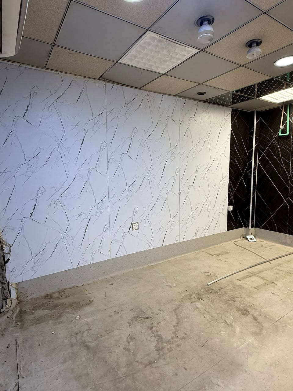 السلام عليكم يتوفر محل للإيجار  بسعر 350 الف
مساحة 18 متر 
في الصالحية بغداد سنتر b مقابل الخطوط الجوية العراقية وقرب الهايبر ماركت
***********
