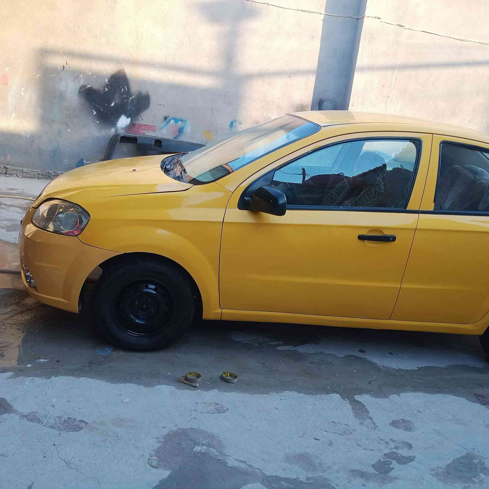 سلام عليكم افيو موديل 11سياره مكفوله من الضربه والكص صبغ جماليه سياره حلو ونضيفه جداً  تبريد ويه السويج حداديه مكينه تخم تاير كله جديد واحله من البصوراه مكان السياره بابل السعر 42 بيه مجال قليل حك الجيه ***********
