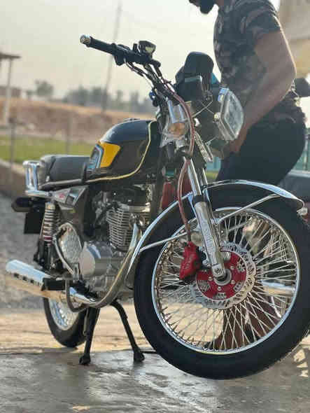 اسلام عليكم دراجه للبيع 2025
سونلنك بدون سلف 5گير 
موديل 2025
وزن ثقيل 
صارلو شهرين مشدود 
شرط من التاير للتاير 
منفيس موجود 
سويجات ثنين 
السعر 750 وبي مجال قليل 
***********
