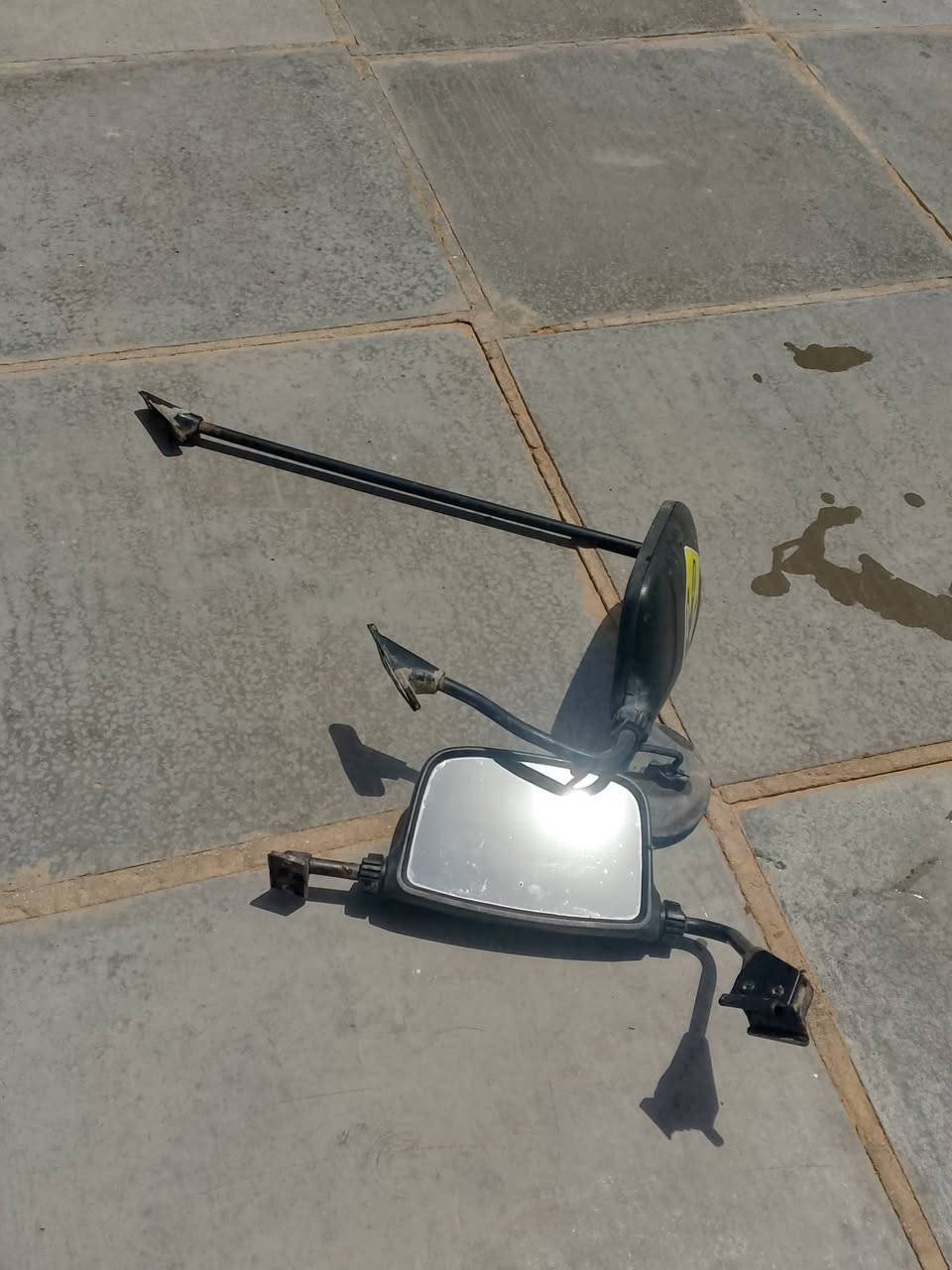 سلام عليكم بيبان بريجو زوج نضيفتات بيهن خياس بس بل دير كاملات هنه ويداتهن وسججهن وجامهن السعر 150 مرايات صوج هنه وعضودهن 30الف بطانه جديده 50الف مكاني بغداد الحسينيه المعامل رقم الهاتف ***********
