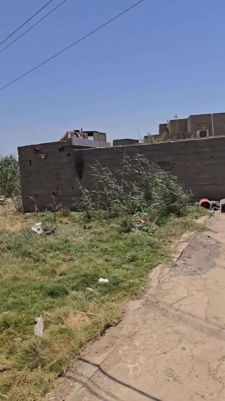 أللهم صل على محمد وآل محمد
🏠دار للبيع🏠( سعره حلوه ان شاءالله )
                   سعر قطعه
 ⭕  على الشارع العام قريب على مضيف استاذ جواد البولاني 
____
🌿طابو زراعي
🌿بناء قديم 
🌿 عكاده 

♦️المساحة :   ٣٨٠

----------------
تفاصيل الدار 🏠 
___________
🌿عدد غرف  ١
🌿صاله كبيره 
🌿مطبخ
🌿مجمع صحي 
     مناور 
وكراج سياره 
_______________
     ♦️♦️♦️كل التفاصيل داخل الفيديو للاستفسار اكثر الاتصال او مراسله الصفحه ♦️♦️♦️
للأستفسار الاتصال على الأرقام 
***********
***********

                  ♦️ومن الله التوفيق ♦️
___________
                        مكلف بالنشر
