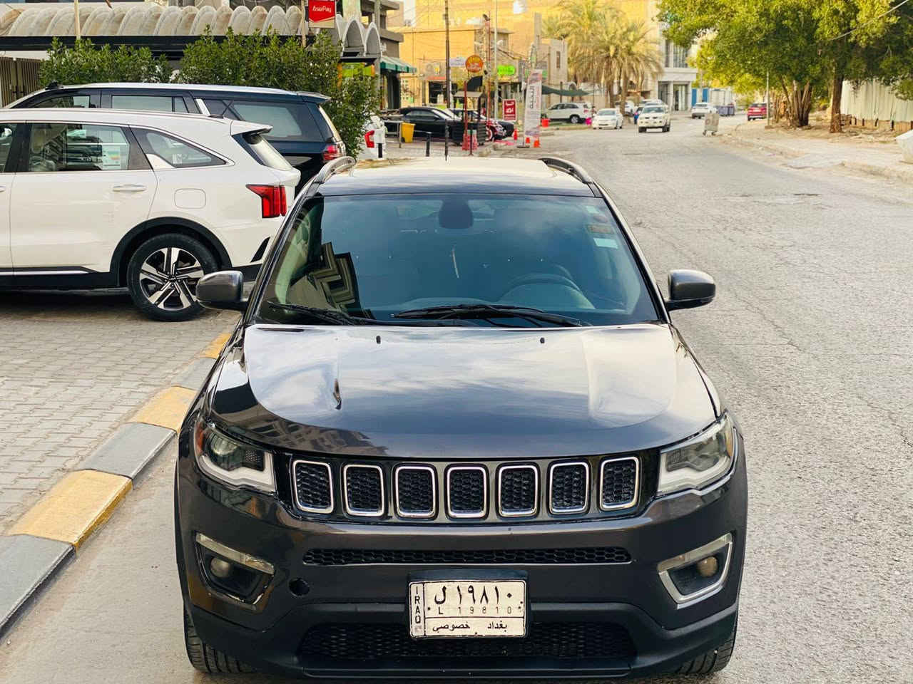 ‏جيب كومباس فئة تريل هوك موديل  2020  السياره تو كلر لونين السعر 126 قابل للتفاوض 
للأستفسار ***********
‏حادثها بنيد وشويه من الجاملغ والباقي مكفوله  مواصفات بنورامه  بصمه تشغيل + بصمة ابواب 
تشغيل عن بعد  كشنات امامي ثنين كهربائي جلد اسود بالكامل 
‏تدفئه + تبريد بالكشنات
‏شاشه كبيره تاب + gps
‏شاشة دجيتال اليكتروني 
‏تبريد قطعتين امامي خلفي
‏هند بريك بصمه فور ويل 
‏ كشن السائق واللي بصفه كهرباء محرك 2400 محرك وكير مكفولات 
حساسات كامره خلفيه
‏اشاير بالمري 
‏ويل كب كروم رقم بغداد     
‏سياره جاهزه حداديه تخم تاير وباقي المواصفات المعروفه
 مكان السياره كربلاء كربلاء, العراق
