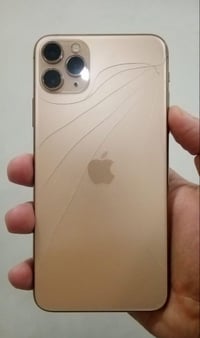 ايفون ١١ برو ماكس • ذاكرة ٢٥٦ • بطارية ١٠٠