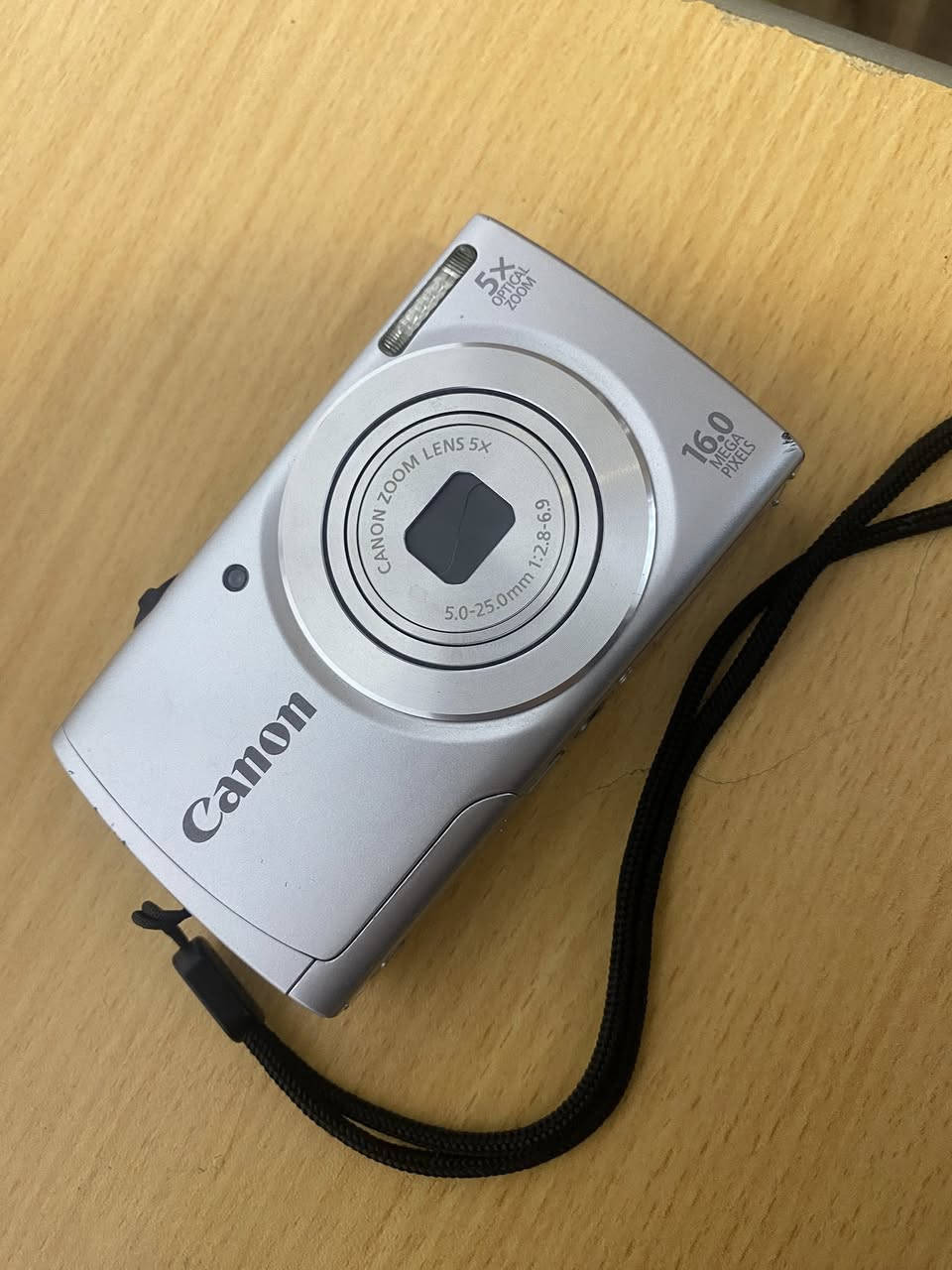 Canon PowerShot A2500 
مستعملة-نظافتها ٩٥٪؜
ويه بطاريتها الاصلية و الشاحنة

المواصفات:
الدقة: 16.0 ميكابكسل 
العدسة:تكبير بصري (Optical Zoom) 5× 
عدسة واسعة (28–140 مم 
الفيديو: تصوير فيديو HD 1280×720p. 

• Auto Focus (تركيز تلقائي) + تتبع الوجوه. 
• فلاتر 
تعويض التعريض ±2 EV للتحكم في سطوع الصورة. 

الفلاش: يدعم الأوضاع Auto/On/Slow وغيرها. 

الأبعاد:(حوالي 97.7 × 56 × 20.9 مم). 
الوزن: 125 جرام وية البطارية. 
 
تصوير بانوراما مؤثرات خاصة. 
مناسب للمبتدئين 
السعر 145 و بيها مجال


**إذا كنت صاحب هذا الإعلان وتريد حذفه لأي سبب، رجاءا أرسل رسالة إلى الدعم الفني**
