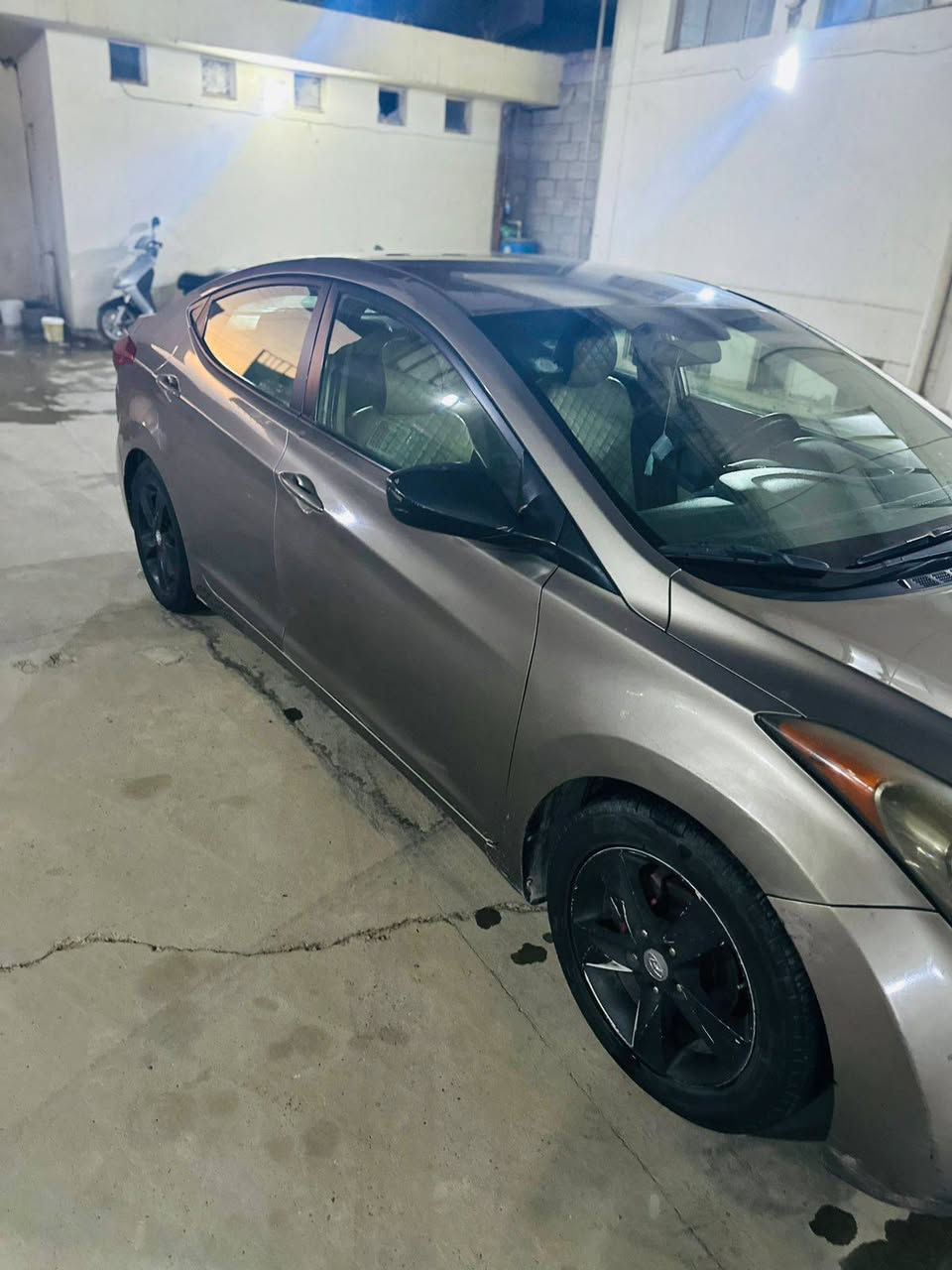 سلام عليكم الانترا ٢٠١٢ امريكي كلين 
بس بيه ضربه بسيطه بالباب الصدر وقبق جنطه وبارد بل جاملغ  المامي اليمنه واليسره 

مكينه ١٨٠٠ دوش سعر ١٠٥ بغداد الشعب ***********
