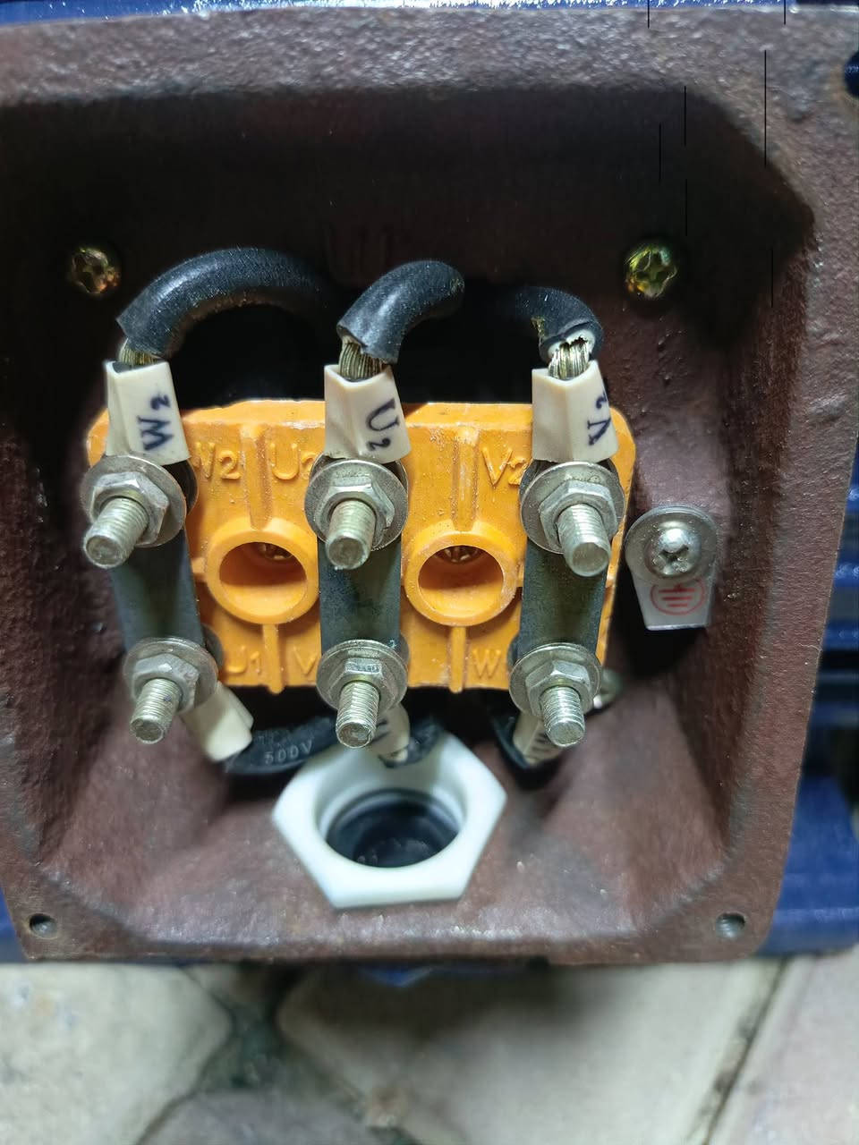 السلام عليكم شباب ماطور جديد ما مستعمل للبيع مكان بغداد الامين الثاني متواجد علىص وعلى الواتساب وهذا رقمي***********)(***********
