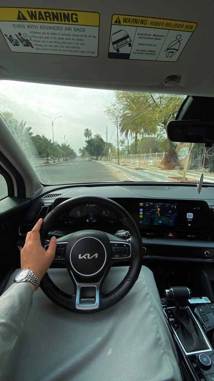 السلام عليكم للبيع فقط
كيا سبورتج - Kia Sportage EX 
موديل : 2023 
ماشية : 21 mi
محرك : 2500 
كير : 8 نمر ❤️
شاشه متصلة -      Android Aut
   -Apple CarPlay 
كامرة خلفيه وبصمة تشغيل وبصمة ابواب - حساسات خلفيه 
مثبت سرعة 
تشغيل عن بعد 
رادار امامي - رادار بلمري 
سياقة ذاتيه - نضام خروج عن المسار 
كشنات جلد تدفئة 
كرسي سائق كهربائي 
شحن لاسلكي 
كراسي شحن  -   Type-C
تبريد قطعتين 
اوتوهولد - نضام نزول منحدرات 
اشاير بلمري 
هاند بريك بصمة 
فول تحكم ستيرن 
ثلاث وضعيات - سبورت - نورمال _ سمارت _ 
تبريد بيانو 
اوتو هولد 
___________
رقم بغداد ب اسمي 
السياره حادثها جاملغ امامي وحافه البنيد ايرباك ستيرن فقط _ وباب سايق صار عندي بيها طخه كلش صغيره ترجع بارد 
___
بالعافيه ع ياخذها 
السعر : 195 وبيها مجال

مكاني بغداد الكاظمية - او التاجيات قرب المرور 
وهاذا رقمي ؛ ***********
