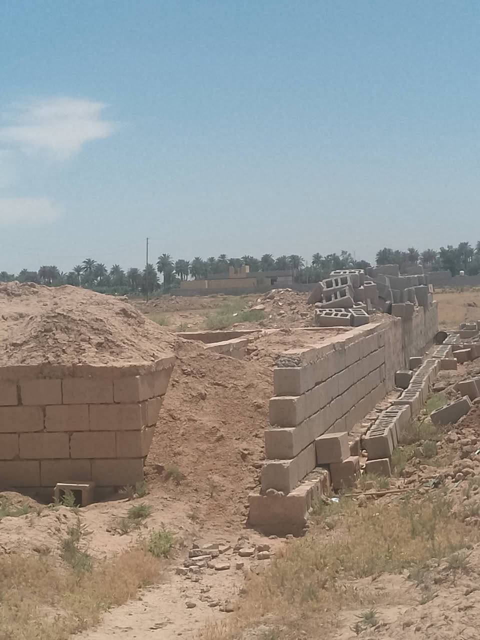 قطعة معه بتلو البيع مساحة 250متر زراعي موقع مقابل ملعب بيت خشان ستفسار *********** ملاحض مكلف بل نشر عدنان جبار

