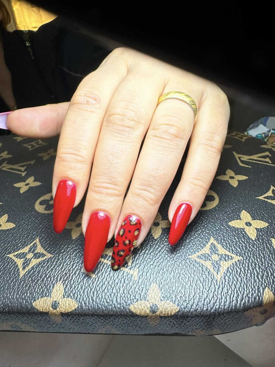 خلي اناقه اظافرج عليه ❤️👍🏻
للحجز ***********
عنوانا :؛شارع البحيره بعقوبه
