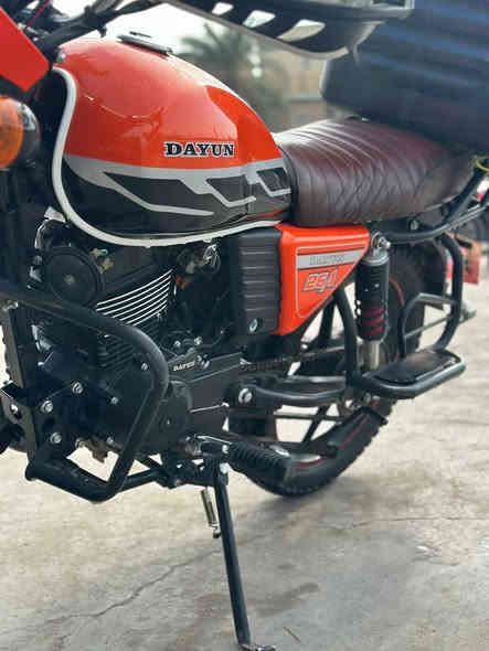 يا الله ةدراجه دايون مكينه 200 حقيقي لون برتقالي مميز دراجه نضيفه انضف من الصور بعد مكينه وكير خير من الله الدراجه كفاله عامه رقم بغداد بعدها بسم الشركه من شركة مودل يعني تاخذها كبل ابشركه تحولك لوحات ورقيه عندي سعرها 2650 _الف   ملاحضه الصندوك سعره وحد  عنواني بغداد الشعب واتساب وتصال ***********
