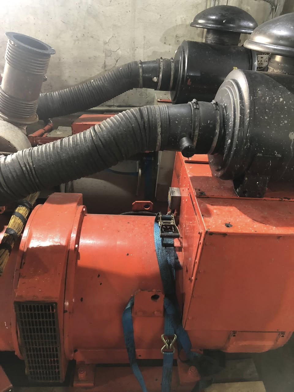 سلام عليكم
مولدات اسكانيا بلادي اوربي عدد 2 
سكانيا 113/ 350 / KAV 
سكانيا 113/ 500 / KAV 
يوجد توصيل من جميع محافظات 🚛
*********** واتساب
