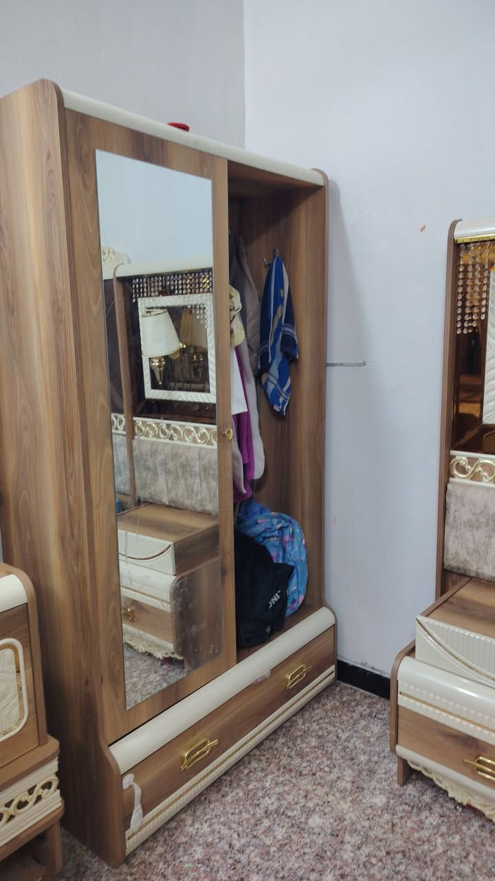 غرفه تركيه تسكام قويه ١١قطعه حتى ميز بلازمه وياها مع دوشك سبرنك طبي ضغط عالي جديد سعر مليون ونصف بيها مجال مكاني صويره يوجد نقل بااجره ***********
