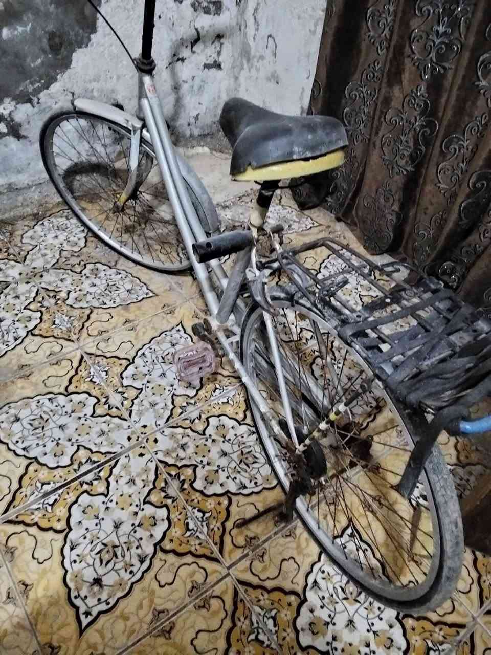 سلام عليكم  لليبع متروكت السعر 70وبيه مجال العنوان البصره دور النفط رقم ***********
