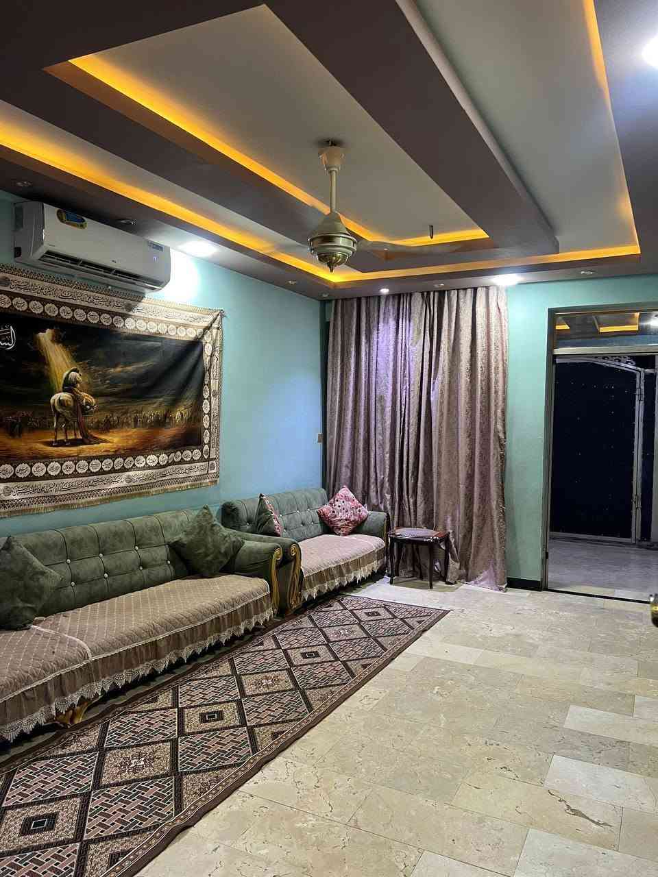 📍 الموقع: بغداد - مدينة الصدر / قطاع 29 / شارع 60 (بالمقابل تماماً من منصة حسن سالم).
📐 المساحة: 144 متر مربع.
​🏡 تفاصيل البيت الداخلّية:
​النوم: 5 غرف نوم واسعة.
​الاستقبال والصالة: استقبال معزول للضيوف + صالة داخلية. 
​المطبخ: مطبخ بنظام حديث (حار + بارد).
​الصحيات: حمام داخلي + حمام خارجي.
​🎯 أهم ما يميز العقار:
موقعه المباشر على شارع 60 يجعله قريباً من كافة الخدمات الأساسية (ماء، كهرباء، مجاري، وقريب من الأسواق والمدارس). وبواجهة مميزة ومكشوفة أمام المنصة.
​📱 للتواصل والاتصال ومناقشة السعر:
يرجى الاتصال على:[***********]
أو المراسلة مباشرة عبر الخاص.
