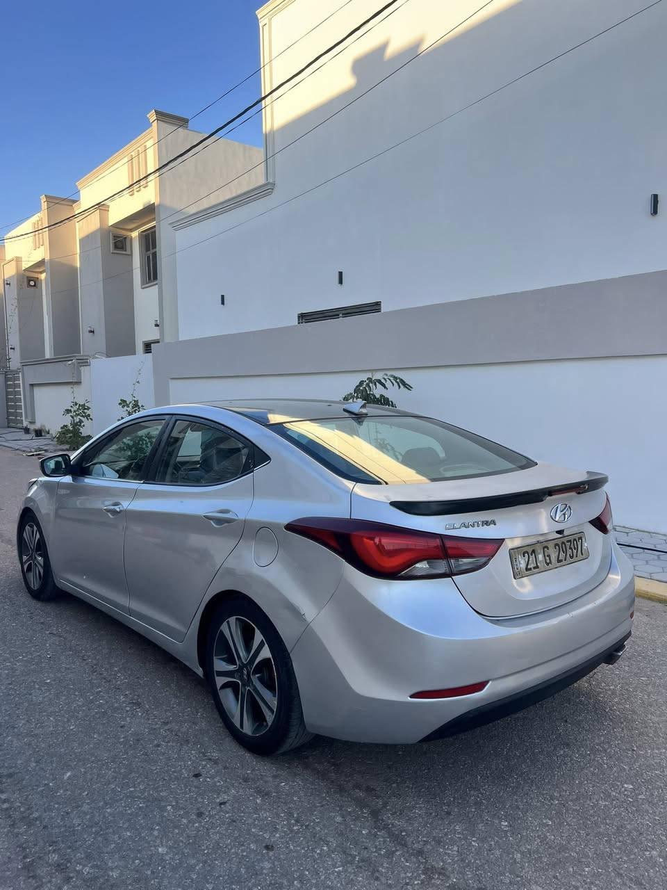 السلام عليكم 
البيع النتره 2016
رقم سلمانيه تحول اتريد وكاله 
ماشيا165 سياره بيه 4 قطع صبغ بدون اي دواخل محرك 2000 دوش كير محرك تبريد حداديه كله جديد فول موصفات عد الفتحه والبصمه 
السعر 93 مكاني النجف قرب مطعم الخيمه بيع فقط مكلف بل نشر الشراي ينتصل عل رقم
***********
