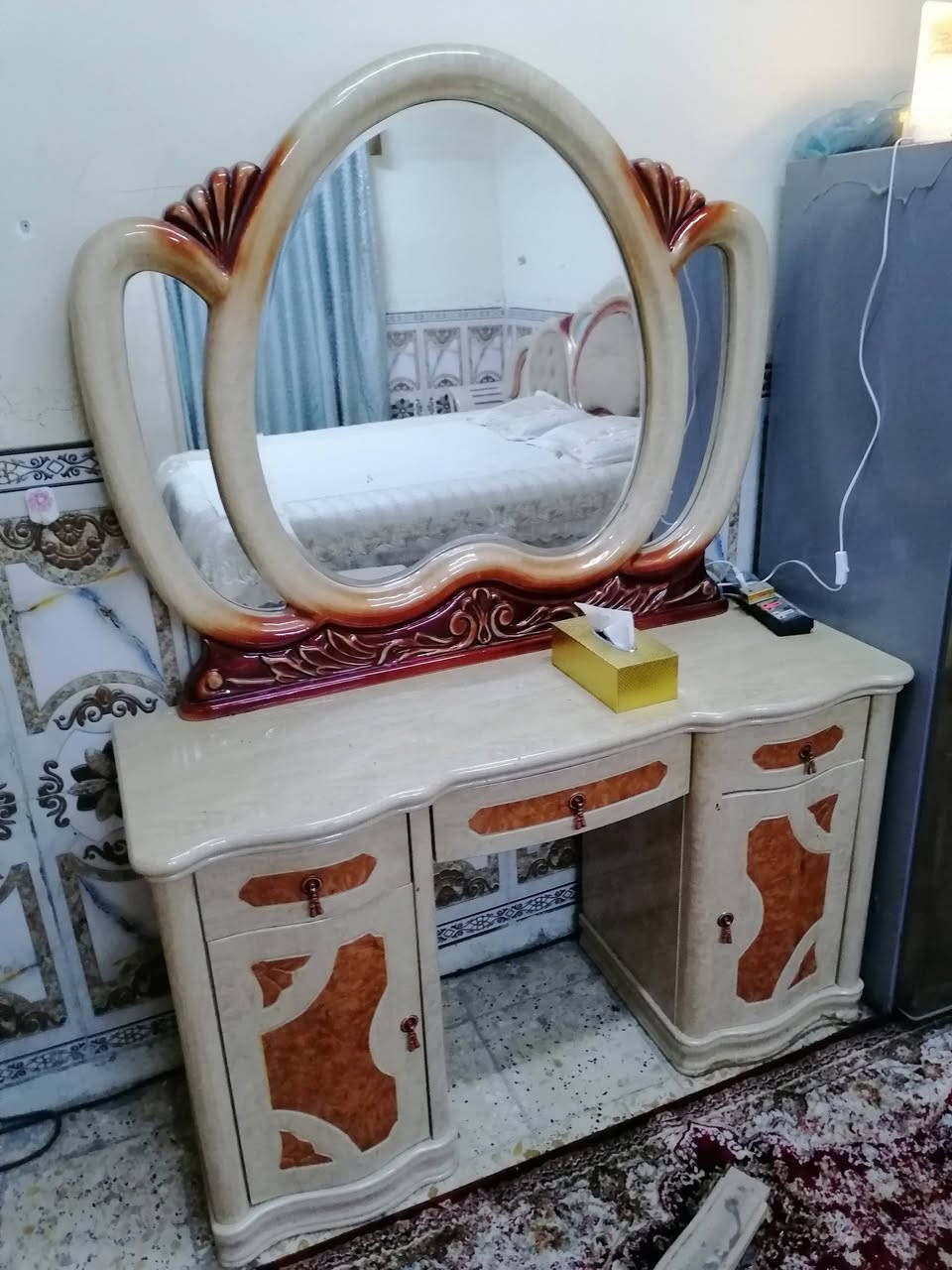 السلام عليكم غرفة ماليزي كنتور 8ابواب 5قطع السعر 200 الف *********** حسينية الراشدية الضباط
