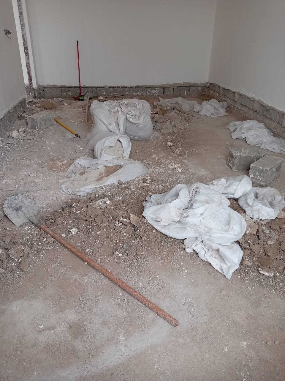 سلام عليكم  / يوجد كادر عمل جاهز/ تصعيد مواد/ تنضيف بيوت/ تفليش/ تكشيط/ تنضيف حدائق/ دفن نهري  / شقلنه ليل ونهار   /ومعداتنه جاهز/ ماعليك بس تصال على رقم  /     ***********
