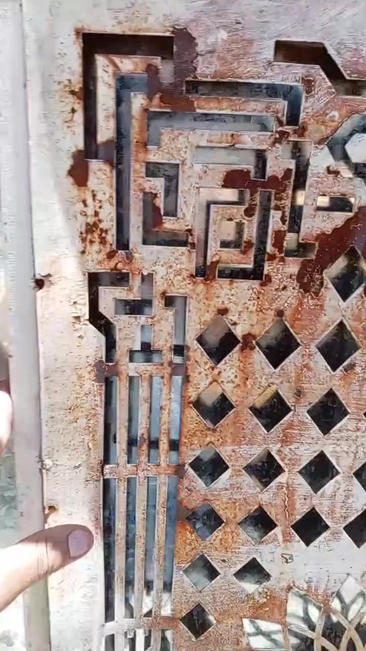 بيت للبيع في حي طارق شارع الوصط مقابل حسينيه ابي صالح نوع العقار زراعي المساحه متين متر انه مسويه ميه ميه ابيع كل السعر 45 وبيه مجال *********** بغداد
