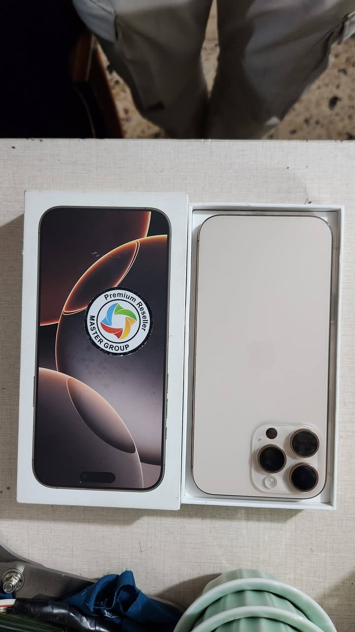 IPhone 16 pro max للبيغ نظافه 100%  بطاريه 92 نموذج m  مكفول الجهاز من التصليح والتبديل شخط الجهاز فول نظافه عالفحص ذاكره ٢٥٦
السعر 1300000 مليون و٣٠٠ قفل 
***********
***********
