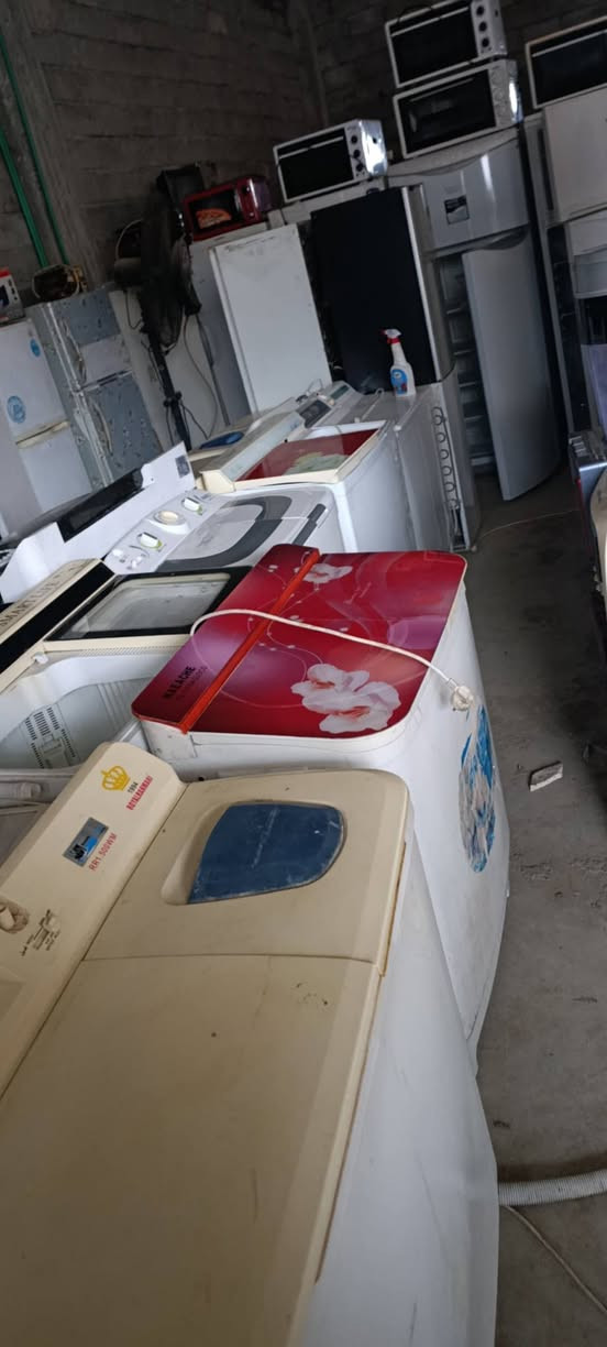 سلاوی خوداتان لێبێت کۆمەلێک غەسالەی حادی بۆ فرۆشت هەر بەرێزێک خوازیارە پەیوەندی بکات یا خود نامە بنێریت 
***********
***********
تێ بینی ناو نیشام سۆران بەرزێوە
