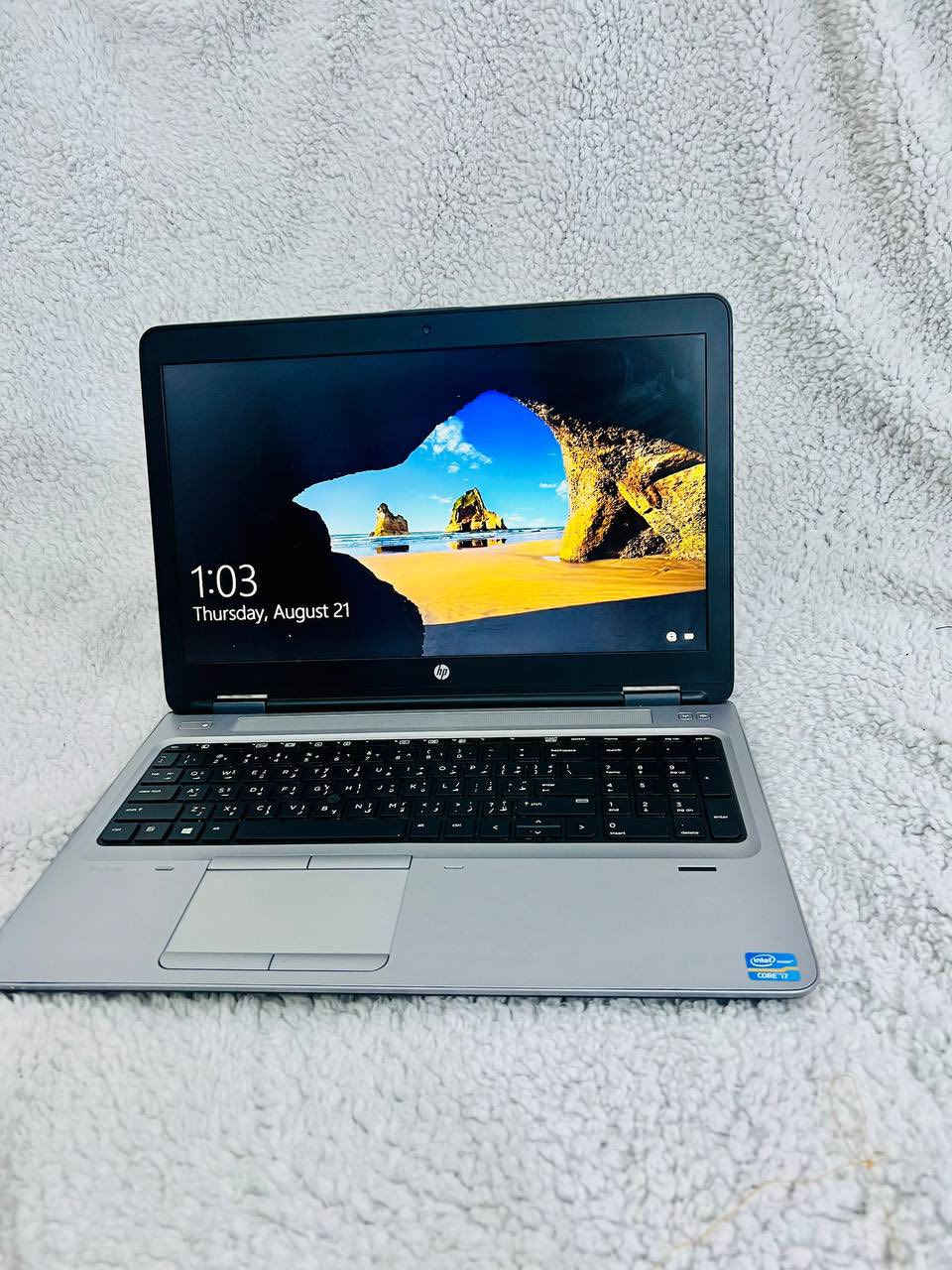 السلام عليكم
💻 لابتوب HP للبيع – أداء قوي للأعمال والبرامج الثقيلة

المواصفات:
 • المعالج: Intel Core i7-7820HQ
 • السرعة: 2.90GHz
 • الرام: 8GB
الذاكرة  ssd gb 256 
 • النظام: Windows 10 Pro (64-bit)
 • كرت الشاشة: Intel HD Graphics (مدمج)
 • الشاشة: واضحة ومناسبة للعمل والدراسة
 • الحالة: شغال تمام بدون مشاكل

شنو يشغّل؟
✔️ برامج الأوفيس (Word – Excel – PowerPoint)
✔️ تصفح إنترنت سريع وتشغيل يوتيوب
✔️ تصميم خفيف (Photoshop – Illustrator)
✔️ مونتاج خفيف (Premiere – Filmora)
✔️ مناسب للدراسة، الشغل المكتبي، والعمل عن بعد

 • اللابتوب عملي وقوي
 • مناسب للطلاب والموظفين
 • البطارية من ساعة الى ساعة ونصف  حسب الاستخدام

اللابتوب يجي وياه شاحنة وكيبورد

تواصل ع الرقم ***********
او تواصل خاص
