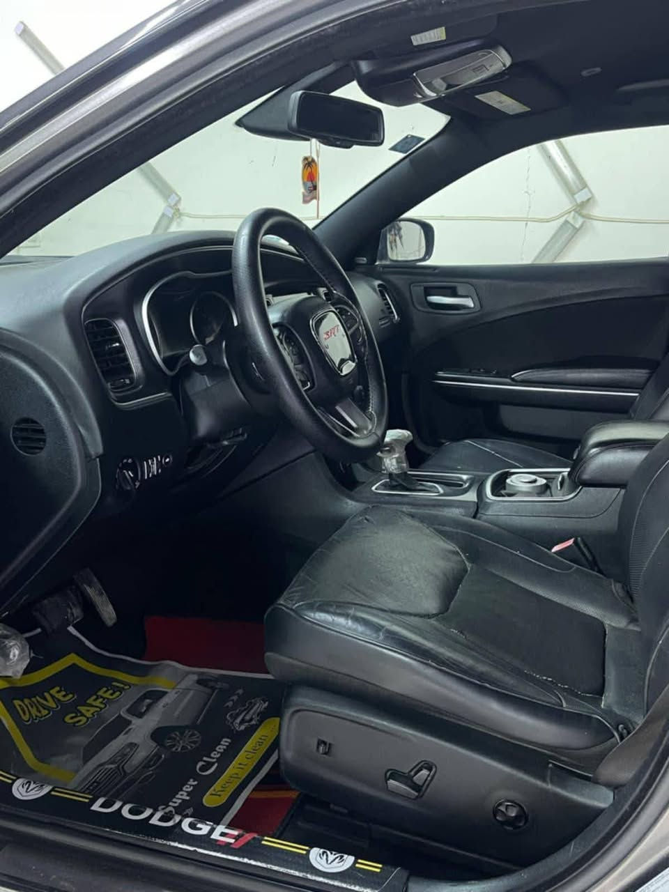 چارجر موديل 18 اصل رقم بغداد الدولي باسمي حادثها جاملغ وبنيد بدون دواخل وصبغ بابين فقط..  سياره جاهزه السعر 170 للاستفسار ***********
