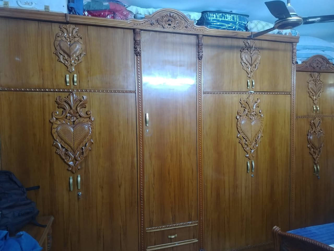 السلام عليكم
غرفة نوم صاج داخل وخارج صاج تكمة درجة اولى
رايدها مليون و200  وبيها مجال


**إذا كنت صاحب هذا الإعلان وتريد حذفه لأي سبب، رجاءا أرسل رسالة إلى الدعم الفني**