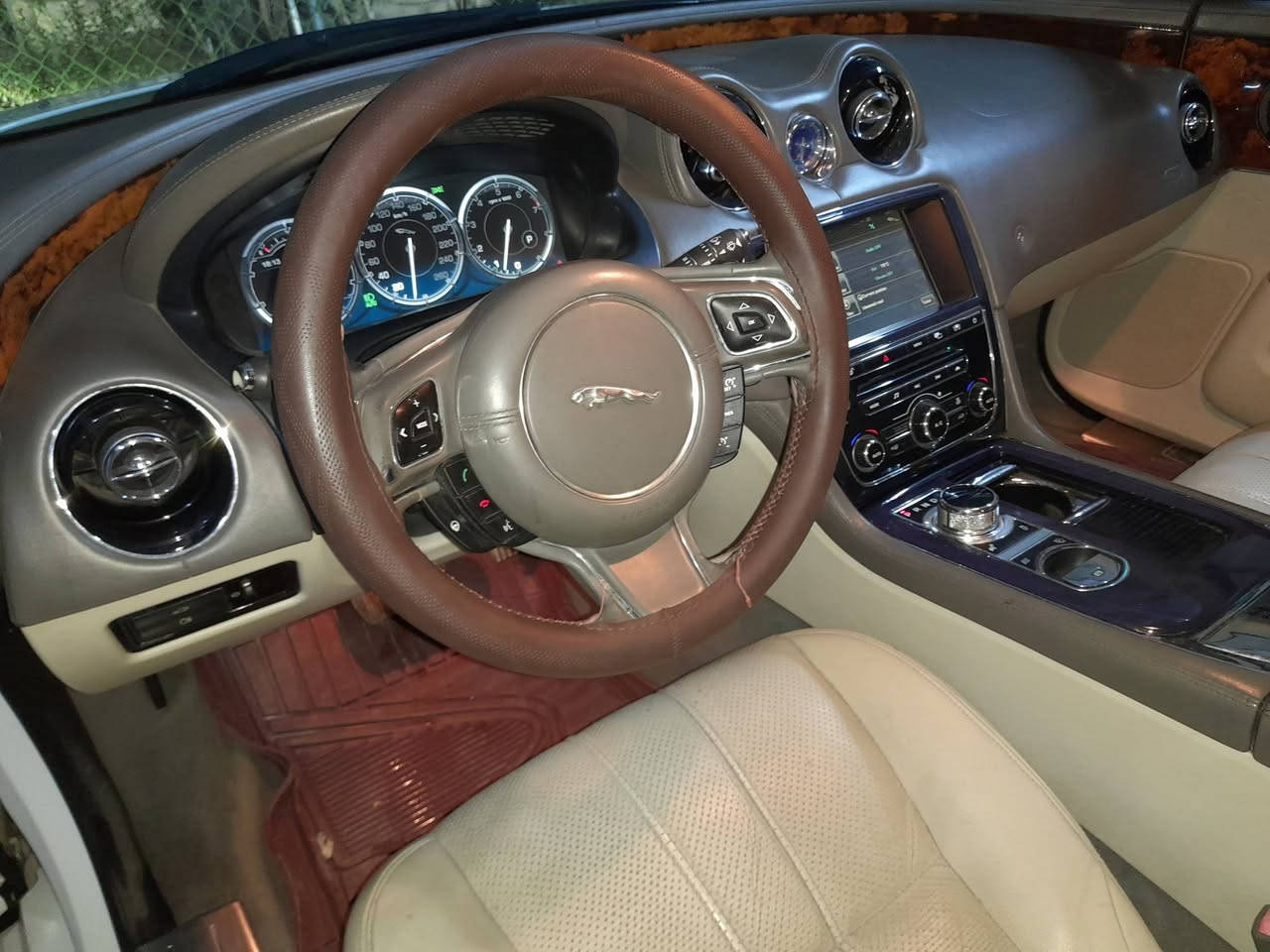 سلام عليكم جاكوار للبيع موديل الفين وهدعش ١١ سياره جديده مكينه ثمانيه سلندر تنفس طبيعي رقم سليمانيه انكليزي اتريد وكاله لو تحويل للتصال على رقم *********** سيد حسام
