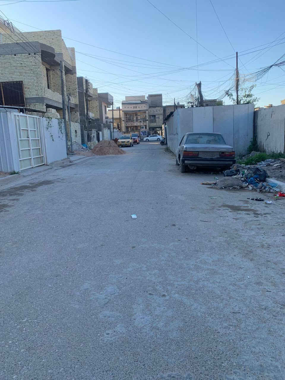 دار للبيع بناء قديم المساحة 200 متر
سعر المتر (1800،000) مليون و800 الف
العنوان بغداد حي العامل محلة 805
 مقابيل المدارس 
للاستفسار الاتصال
***********
