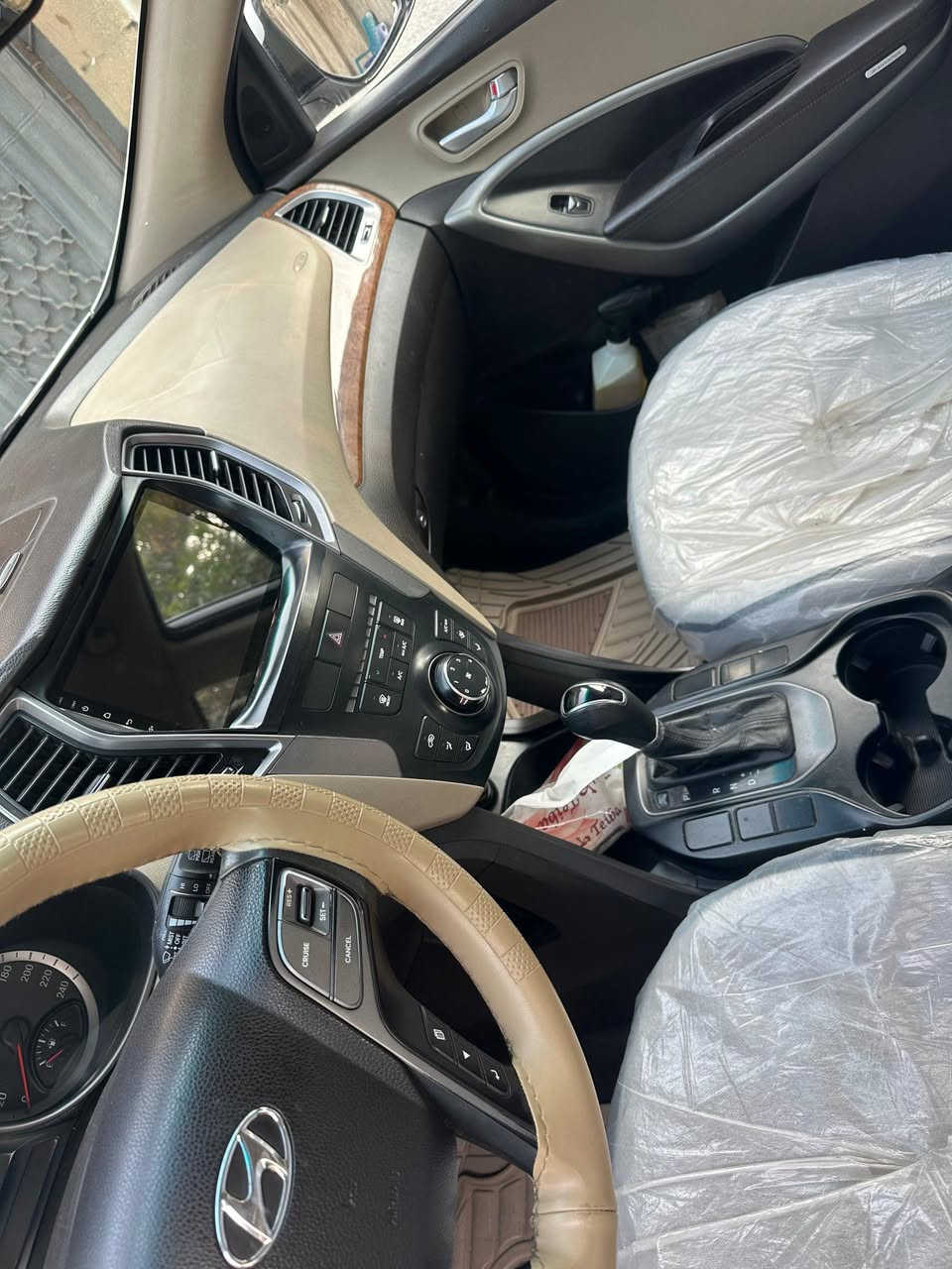 السلام عليكم سنتافي للبيع او مراوس حسب القناعه مديل ٢٠١٦ مكفول من ضربه وصبغ حتى الدعامات بيه شويه بارد سياره جديده حلوه تخم تاير جديده سياره ترايه كلش حلوه محرك ٤ سرندر محرك كير مكفولات سعر (١٧٢) وبيه مجال مكان سياره نجف الا استفسار *********** رقم أربيل تريد وكاله او تحويل
