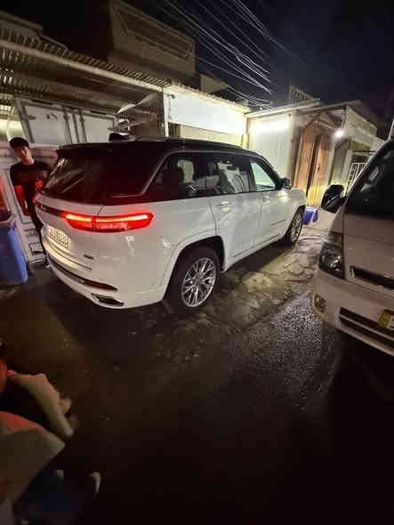 جيب سومت2022( امريكي )
فول فول مواصفات

الموديل2022 . (امريكي) .
المحرك : V6. 3.6L .
العداد :34 كليو متر
موصفات:
رباعي 4x4
﻿﻿نظام تعليق هوائي (جكات).
﻿﻿قيادة ذاتية عند المنعطفات.
﻿﻿رادار امامي مع مانع تصادم .
﻿﻿نظام الرؤية الليلية.ناضور ليلي
﻿﻿تحذير الخروج عن المسار .
﻿﻿مستشعر نوم السائق مع نظام التوقف الآلي
﻿﻿تحذير النقطة عمياء ٥ .
﻿﻿نظام تحذير عند التقاطعات.
﻿﻿نظام تحذير عند تجاوز السرعة المحددة.
﻿﻿نظام عرض المعلومات على الزجاج الامامي (HEAD UP
(DISPLAY
﻿﻿نظام تقليل الضجيح داخل المقصورة.
﻿﻿إنارة محيطية.
﻿﻿شاحن موبايل وايرلس.
﻿﻿تعديل وضعيات مقود السائق كهربائيا.
﻿﻿مرايا تعتيم ذاتي.
﻿﻿المرايا الجانبية قابلة للطي كهربائيا
مرايا الجانبية فاد
ظام الصوت من ماكنتوش مع 19 سماعة.
ويل قياس 21 انج .
* سقف بانوراما .
﻿﻿شاشه كبيرة 10.1 انج .
﻿﻿شاشة للراكب الأمامي .
﻿﻿نظام الخرائط (GPS) .
﻿﻿عرض خرائط الطريق على لوحة القيادة.
﻿﻿لوحة القيادة بقياس 12 أنج.
﻿5 كاميرات خارجية مع بخاخات ماء للتنظيف.
﻿كاميرا للمرأة الداخلية.
﻿﻿تصوير حراري ليلي .
﻿﻿المصابيح الأمامية زنون .
﻿﻿كشافات الضباب زنون .
﻿﻿دخول ذكي.
﻿﻿بصمة على 5 ابواب للدخول الذكي.
﻿﻿تشغيل عن بعد .
﻿﻿الصندوق الخلفيي كهربائي .
﻿﻿فتح الصندوق الخلفي مع حركة القدم.
أقل
دوسات جانبية
﻿﻿فرش المقصورة الداخلية من الجلد الطبيعي الفاخر.
﻿﻿اضافات من الخشب الطبيعي للمقصورة الداخلية.
﻿﻿ذاكرة لحفظ وضعيات الجلوس للمقاعد الأمامية
﻿﻿مساج للمقاعد الامامية .
﻿﻿المقاعد الأمامية كهربائية .
﻿﻿المقاعد الأمامية تبريد وتدفئة .
﻿﻿المقاعد الخلفية تدفئة وتبريد .
﻿﻿ستائر للشبابيك الخلفية.
﻿﻿انارة داخلية LED متعددة الالوان .
﻿﻿حساسات امامية وخلفية .
﻿﻿5 راكب .
﻿﻿مكيف خلفي مع وحدة تحكم منفصلة .
﻿﻿تدفئة مقود القيادة.
﻿﻿مانع تصادم خلفي .
﻿﻿بلوتوث تلفون .
﻿﻿محدد سرعة .
﻿﻿نظام التشغيل والاطفاء الاوتوماتيكي
5 راكب .
﻿﻿مكيف خلفي مع وحدة تحكم منفصلة .
﻿﻿تدفئة مقود القيادة.
﻿﻿مانع تصادم خلفي .
﻿﻿بلوتوث تلفون .
﻿﻿محدد سرعة .
﻿﻿نظام التشغيل والاطفاء الاوتوماتيكي .
﻿﻿نظام بريك اوتماتيكي

بعد هواي موصفات اعلى فئه 1/1

السعر انشالله مناسب 365$ بيها مجال 

***********9
