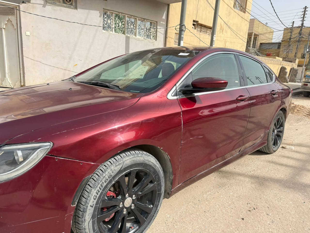 السلام عليكم للبيع او المراوس باحدث مع الفرق كرايسلر C200 موديل 2015 رقم سليمانيه تحويل او وكاله حادثها جاملغ والبنيد  بدون دواخل  مكينة 2400  مكينة كير تبريد مكفولات السيارة جاهزة فقط التبريد نقصه غاز  سعرها 80 وبيه مجال حك الجيه مكانها النجف الاشرف للتواصل الإتصال ***********
