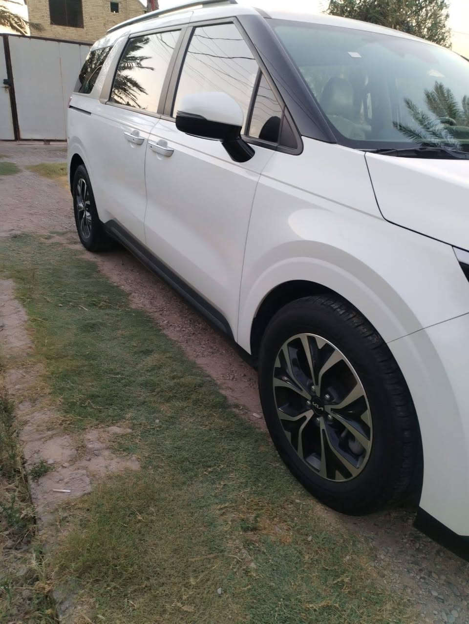 السلام عليكم
(للبيع)$ فقط أعتذر عن المراوس

كيا كرنڤال       خط واحد بانزين فقط 
بيها قطعة وحدة كلير من كوريا أثر كتابة كورية
سنة الصنع :2023
محرك:3800ستة سلندر
كير:8نمر
وارد:كوري
كيلو متر:81
(المواصفات)
1-بصمة
2-كشنات جلد +تدفة+تبريد
3-تحديد مسار +قيادة ذاتية
4-نضام ايكو+سبورت
5-تحكمات ستيرن
6-تبريد مناخي
7-شاشة چبيرة
8-تبريد لمس
وبعد بيها هواي مواصفات 
     ( رقم ) بغداد:جديد
   ( السعر ) :260 ورقة وبيها مجال 
   (المكان): بغداد 
 (رقم الهاتف):***********لأتصال
(رقم الهاتف)***********
