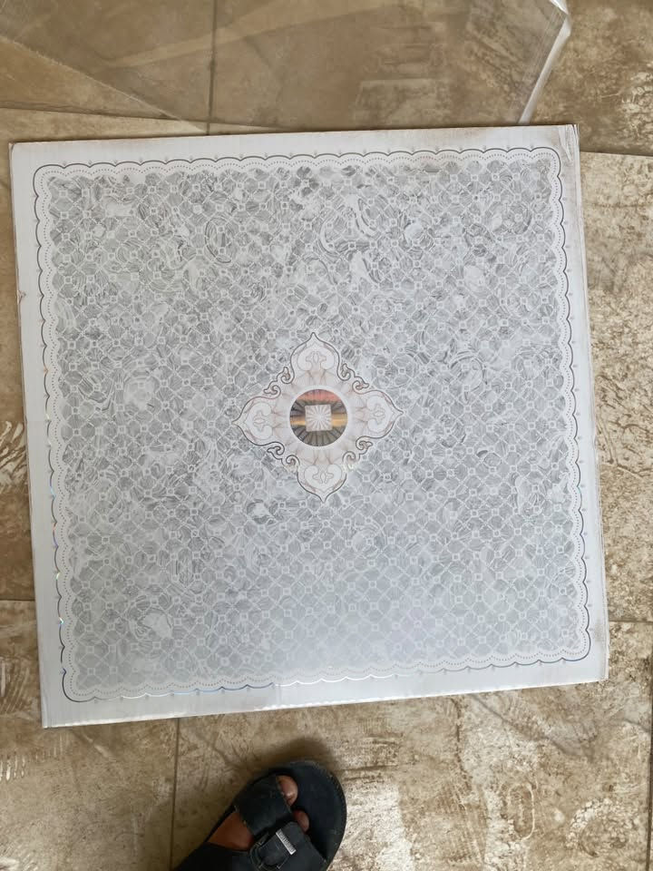 السلام عليكم سقف ثانوي مستخدم للبيع هو والحديد 
سعر متر ١٠٠٠  الف فقط 
كميه ٧٥٠ متر  العنوان ناصرية 
***********
