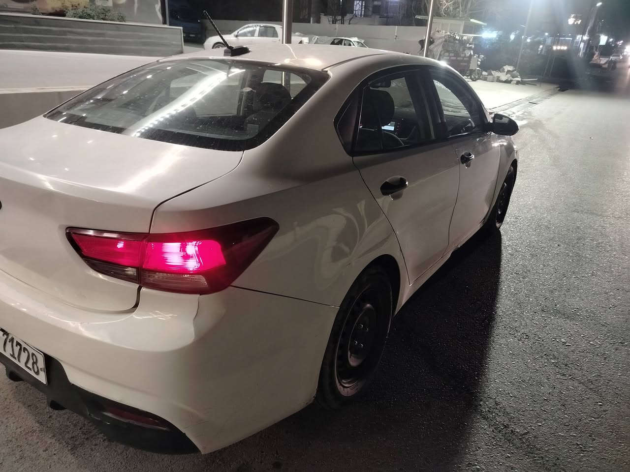 كيا ريو 2018 وارد امريكي رقم بغداد سنوية بسمي 
حادث خلفي
وبيهة بالعراق صار صبغ جاملغ امامي ايمن بدون ايرباك
 مكينة بيهة شوية تنقيص
كير وتبريد تمام
السعر 93$ 
*********** بي واتساب
مكاني الموصل حي السكر
