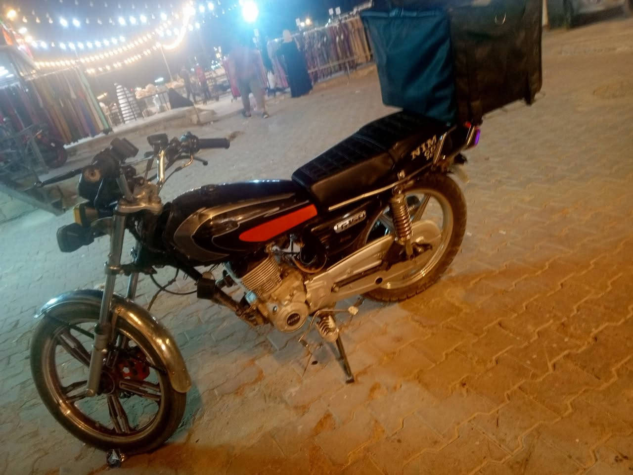 سلام عليكم دراجه لبيع مديل 2023 مكينه ما مفتوحه كهربيات شوفت عينك لراجه تخبر  ناكم شلعه تخبر مكاني مدينت صدر قطاع 28 
*********** سعر 400
