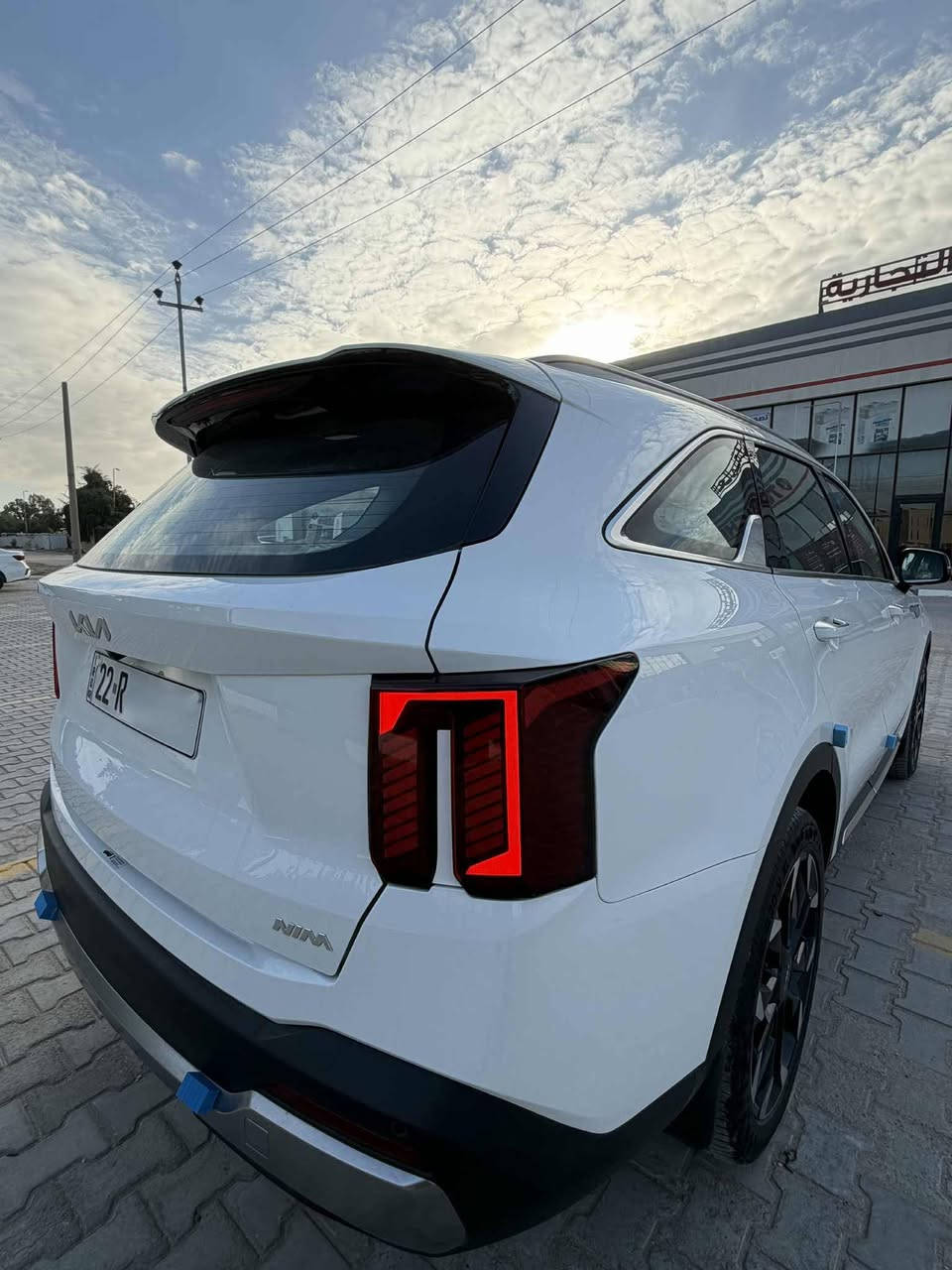 سورينتو 6 سلندر بانوراما
الموديل: 2025 (خليجي)
المحرك: 6 سلندر، 3500
ماشيه 20 الف ضمان وكالة nim 

السيارة كفالة عامة وجديدة استخدام شخصي فقط ملاحظة جداً بسيطة تكحيل بالدعامية الخلفية

المواصفات:
* سقف بانوراما
* ويل 20 
* صندوك كهرباء
* دخول وتشغيل بصمة
* تشغيل عن بعد
* هاند بريك كهربائي
* إنارة داخلية متعددة الألوان
* عدادات رقمية متصلة ومتغيره مع شاشة وسطية كبيرة.
* كاميرا خلفية مع حساسات امامية وخلفية.
.Android Auto و Apple Carplay نظام *
* مكيف ثلاثي المناطق مع وحدة تحكم خلفية.
* أنظمة قيادة متعددة ومثبت سرعة ذكي.
* المصابيح الأمامية والخلفية زينون مع كشافات ضباب.
*شحن لاسلكي للهاتف.
*بردات بالبوب
كشنات كهرباء الامامي والخلفي
درايف مود اربع وضعيات قيادة
بصمة أبواب
تبريد بيانو لمس

السعر (332)
مكان السيارة النجف غير متواجد ع الفيس 
***********
