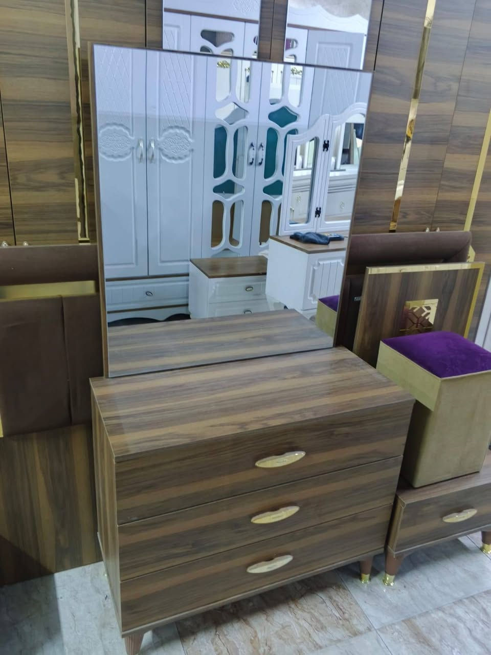 غرفة 6 ابواب 6 قطع
للاستفسار ***********
