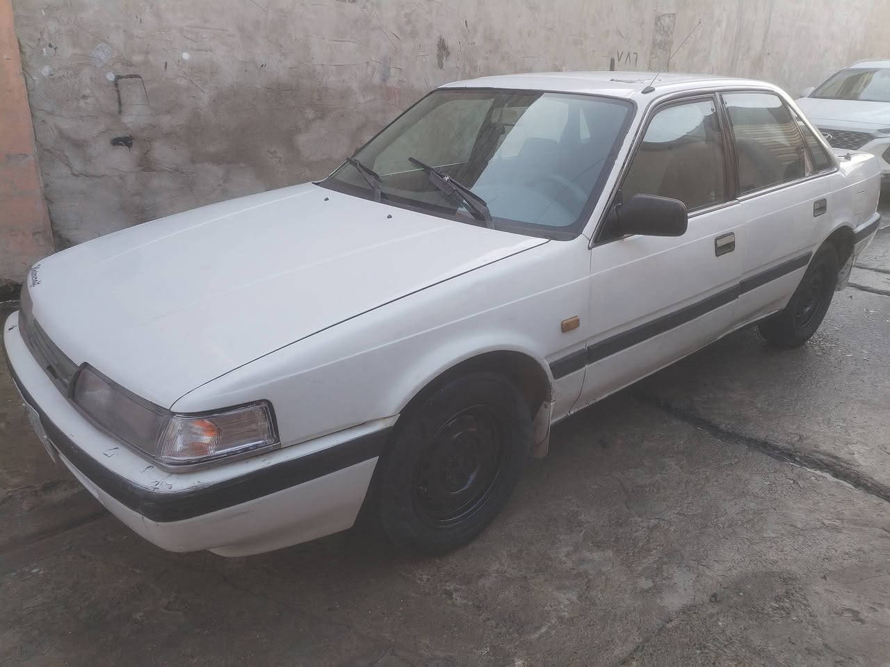 سلام عليكم للبيع مازده حجم 626 موديل 1991 محرك 8بخاخ محرك وكير نضيف سنويه 28 كابون بانزين بيها سياره بيها صبغ بالجاملخات الوره بس والباقي كلو شرط السعر 33 وبي مجال العنوان الموصل الرشيديه  استفسار اتصل ع رقم ***********
***********
